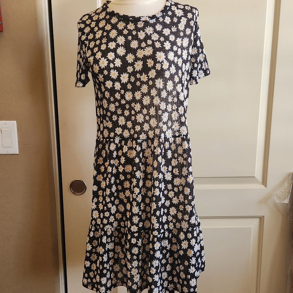 DAISY PRINT ON BLACK BY ZARA  SZ M